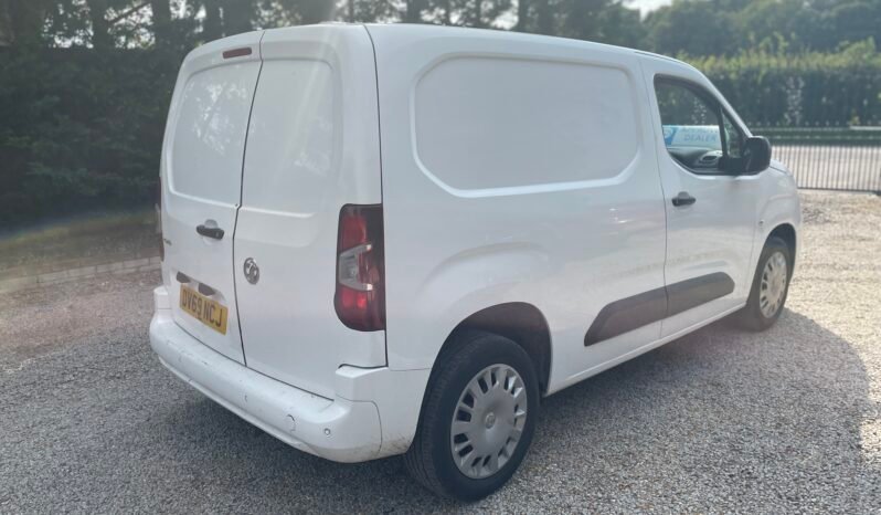 
								2020 Vauxhall Combo full									
