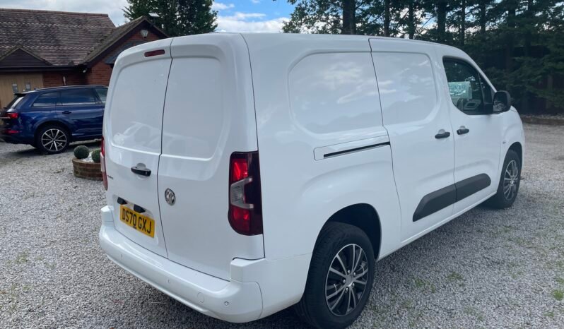 
								2021 Vauxhall Combo full									