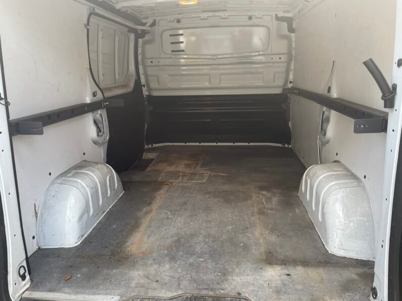 
								2018 Vauxhall Vivaro full									